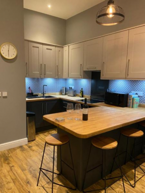 Stylish Tenby Apartment, Great Location, Parking